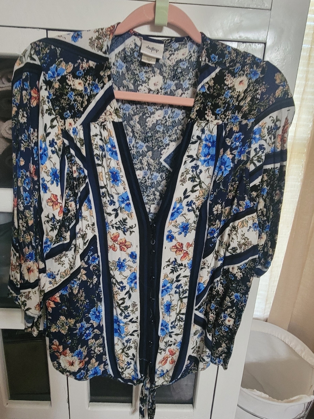 Floral Button-Front Tie-Hem Blouse - Blue/White Day Trip Boho